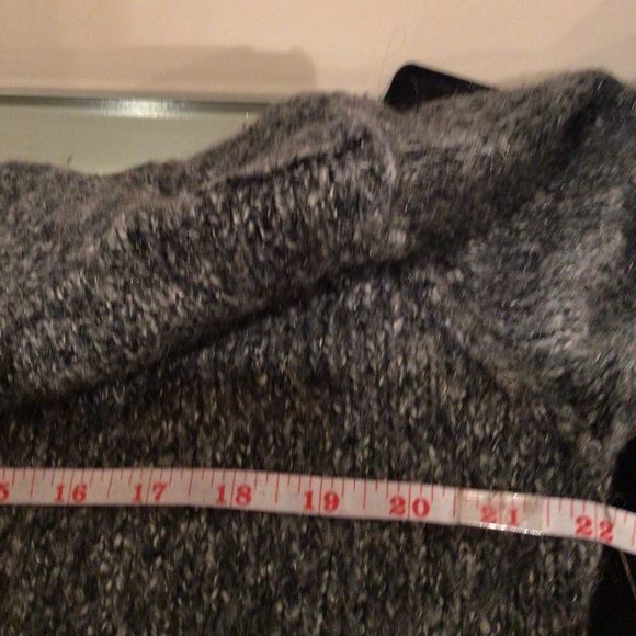 💕💕Host Pick💕💕⬇️Price Dropped ⬇️Grey/black pullover faux wrap knit sweater - Picture 5 of 6